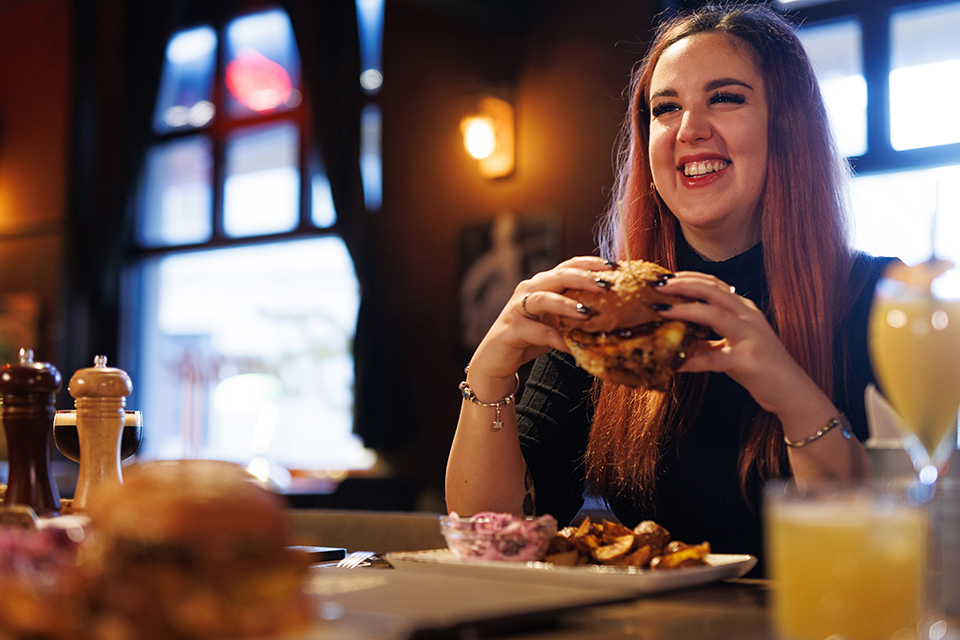 25val2 étterem famous01