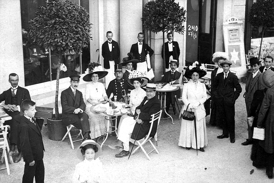 kavehazak ejszakaja girardi