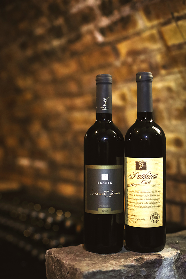 25husvét bor fekete01