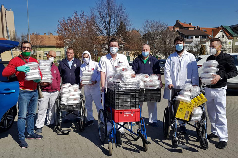 adakozas korhazak 05