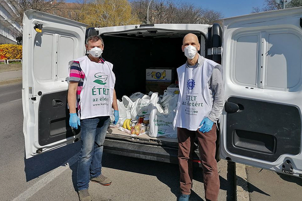 etelosztas krisna 03