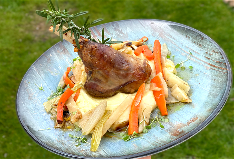 25husvét etterem levander04